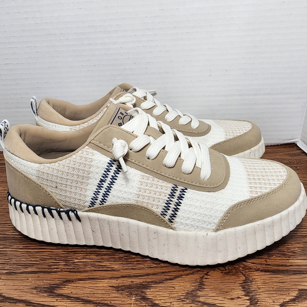 SKECHERS: BOBS Comfort Shoes - Nude - Size 8 - Excellent condition
